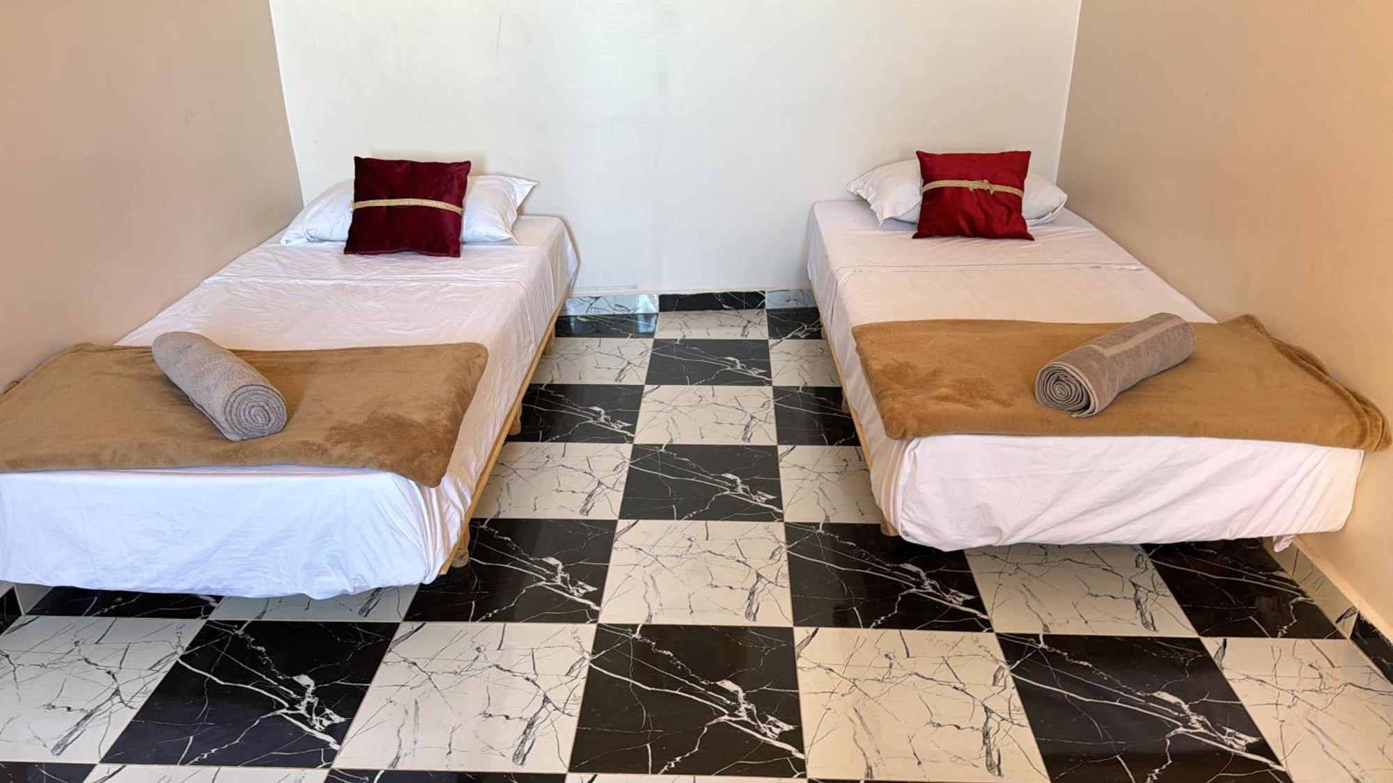 Soraya Guest House Surf Camp & Restaurant 依索安 外观 照片